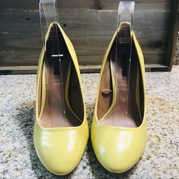 Zara Yellow Rounded toe pumps - Picture 2 of 7